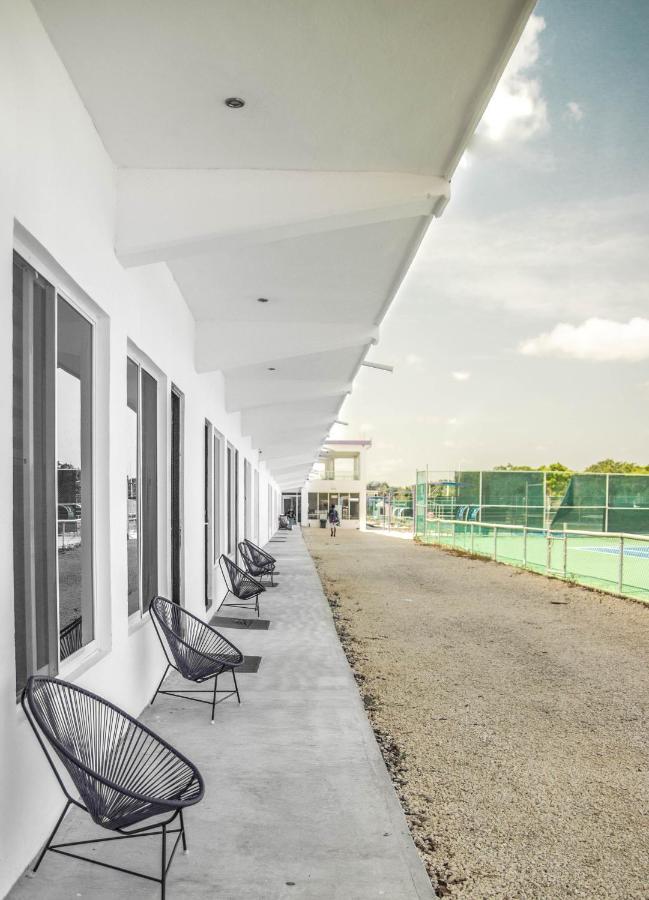 Cancun Tennis Inn Cancún Exteriör bild